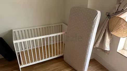 White wooden baby crib with mattress - good condition