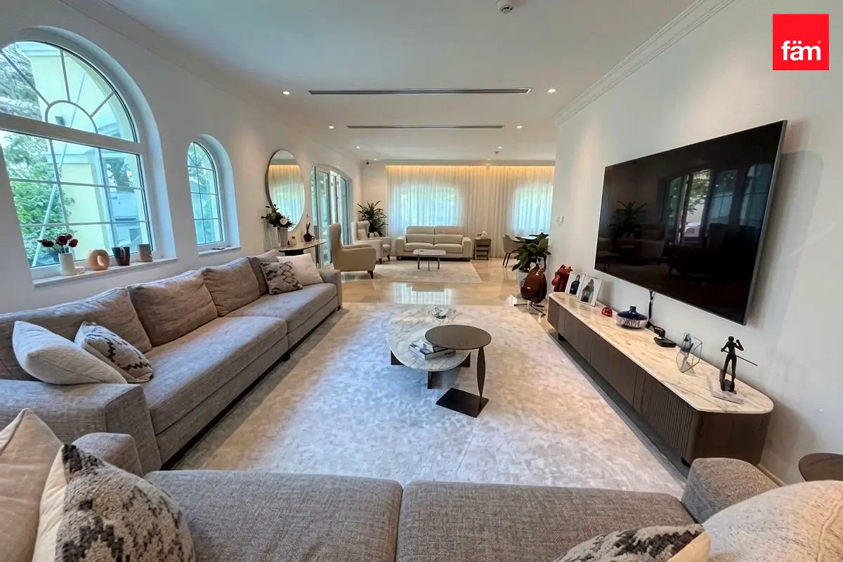 Vacant Villa for sale in Jumeirah park, District 7