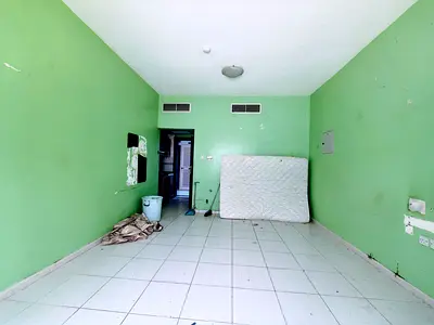 Very big studio in reasonable Price in old muwaileh for family only, separate kitchen