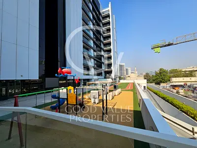 شقة فاخرة بغرفتي نوم + غرفة تخزين/غرفة خادمة | تصميم واسع | إطلالات مفتوحة | موقع مميز بالقرب من مركز وافي التجاري
