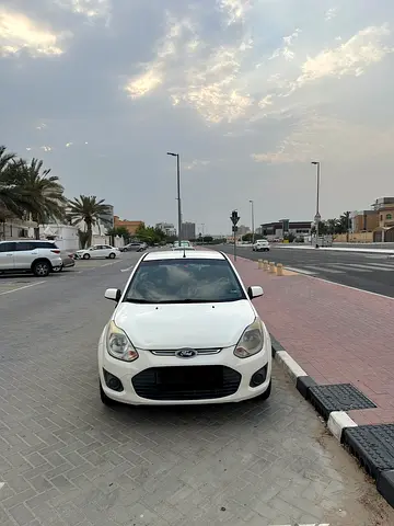 2015 FORD FIGO 照片 2