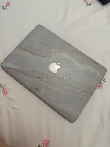 Apple MacBook (with marble skin) - good condition
