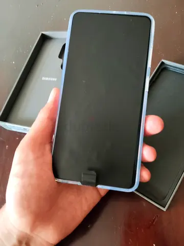 NewSamsung smartphone with case and original box