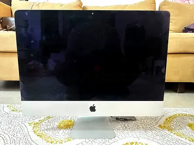 Apple Imac 2017, 21.5 inch, 2.3 Ghz Dual Core, Inter Core i5, 8gb Ram DDR4, 256 GB hard drive.