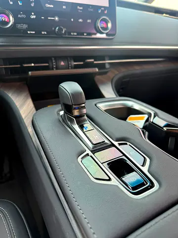 صورة 12 لـ 2024 Lexus LM-SERIES