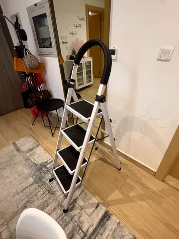 4-Step Folding Ladder with Padded Handrail