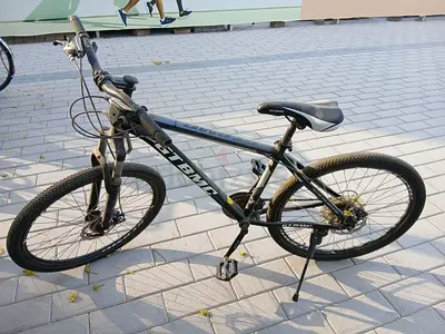 26 Mountain Bike + light + klaxon + pump