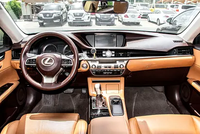 صورة 6 لـ 2017 Lexus ES-SERIES