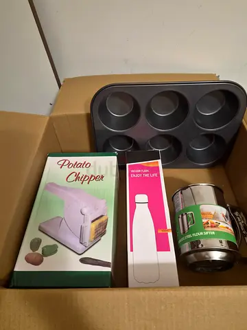 Kitchen gadget bundle: muffin tray, potato chopper, thermos flask - unused