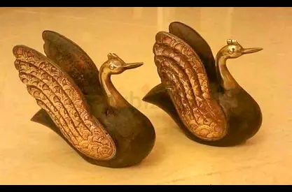 Pair of Vintage Brass Swan Figurines - Decorative Collectible