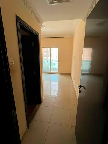 شقة للإيجار السنوي – التعاون 🏡 3 غرف وصالة كبيرة 🚗 باركينج داخل البرج 💰 الإيجار السنوي: 55,000 درهم 💳 الدفع: 4 دفعات 🛡️ التأمين: 2,000 درهم