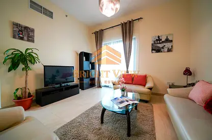 2BR Layout | 1,013 Sq Ft | High Floor | Metro View | Parking