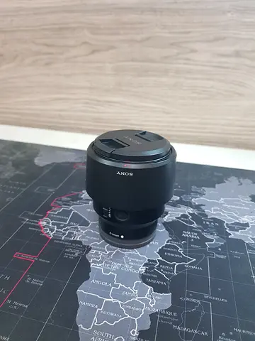 Sony 85mm F/1.8 Medium-Telephoto lens- Excellent Condition