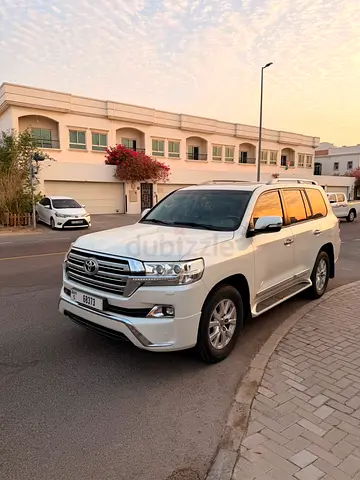 Toyota Land Cruiser GXR 2018 | GCC Specs | Well Maintained