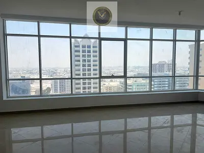 شقه غرفتين وصاله للايجارالسنوي فى منطقه المجاز2 بأمارة الشارقه بلكونه اطلالات مفتوحه غرفه خادمه خزائن بالحائط باركن مجاني تشطيب حديث