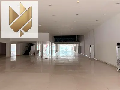 صالة عرض فاخرة للإيجار في المنطقة الصناعية الرابعة - واجهة مباشرة على الطريق الرئيسي