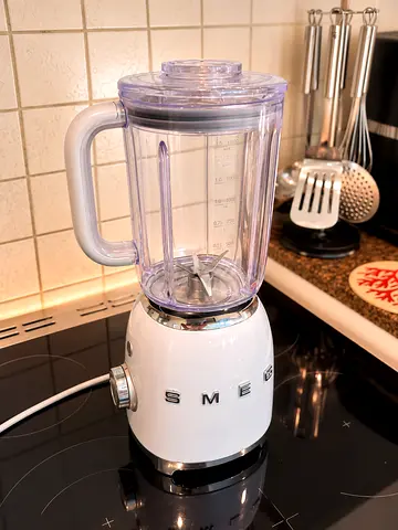 SMEG Blender in White — Good Working Condition