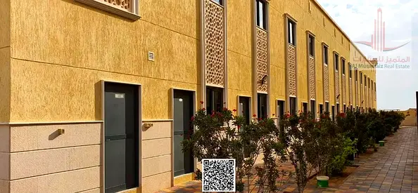 كامب عمال كامل للإيجار في المنطقة الصناعية 12 الشارقة يضم 101 غرفة بسعة تصل إلى 1,010 عمال بعقد لمدة 3 سنوات