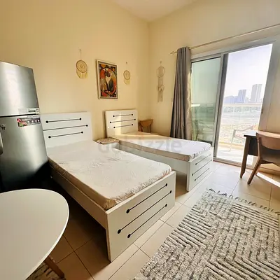 Bed space for rent in studio - pool View - Bills including - Silicon oaisis- No Commission - Gate 4