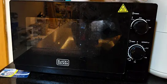 Black+Decker Compact Microwave - Good Working Condition