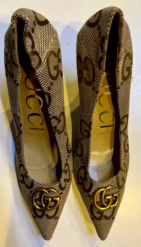New Gucci monogram pointed-toe pumps with gold double G buckle - size 41