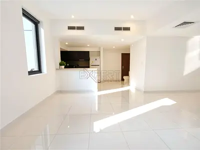 Bright Layout | City & Community View| Vacant Unit