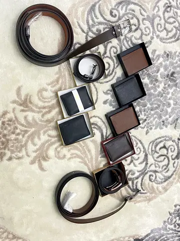 Lot of men's leather belts with interchangeable buckles - good condition