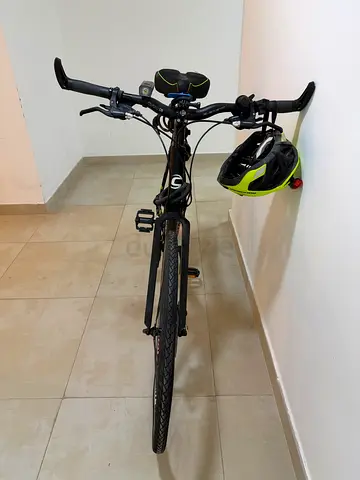 Cannondale Road Bike Hybrid/City Bike in Good Condition with Helmet included