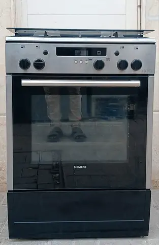 Siemens 60x60 4burners gas cooker with good working condition