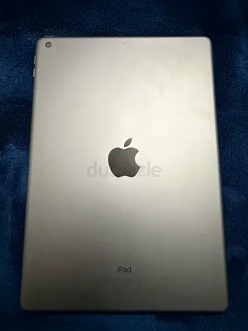 Apple iPad (Silver) 7th generation - Excellent Working Condition
