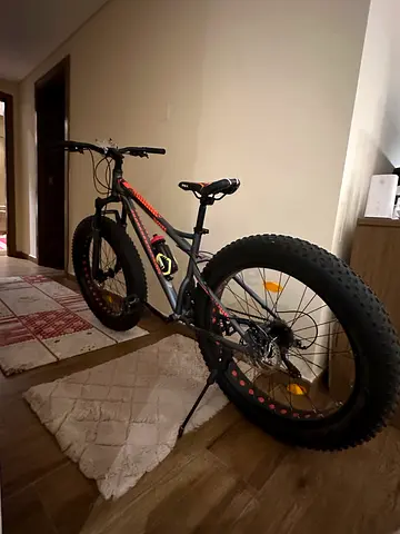 Fat Tire Mountain Bike - flawless Condition, Ready to Ride. Only one month use
