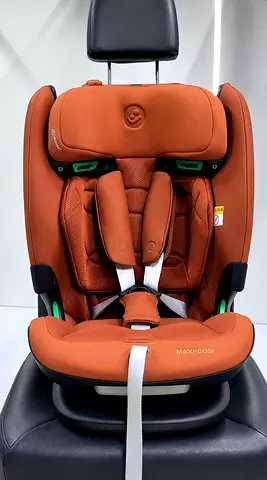 Maxicosi Titan pro 2 i size car seat with base