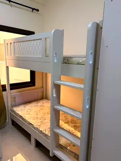 Ladies bed space available in new apartment Karama