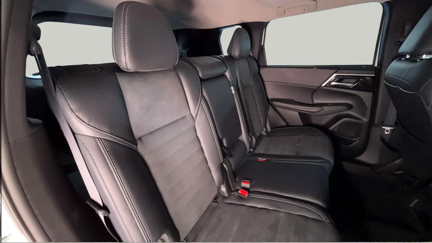 Mitsubishi Outlander 2025