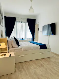Master Room| Private Att Bathroom| Only Ladies| City Center| Free Housekeeping