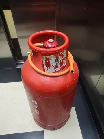 Gas Cylinder ajman with Regulator and Hose urgent sale