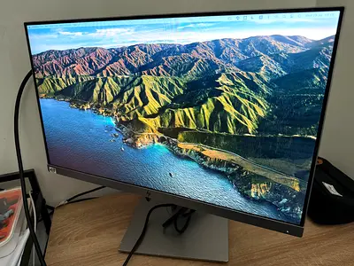 HP 24-inch IPS Monitor in Good Condition — Slim Bezels, Adjustable Stand