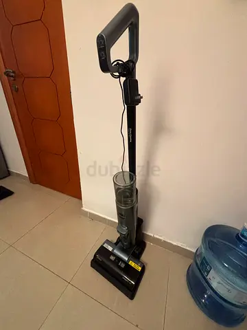 Midea Wet  Dry Floor Cleaner | Self-Cleaning | Excellent Condition - Good Working Condition