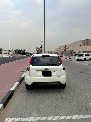 2015 FORD FIGO 照片 4