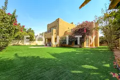 Under Renovation | 5 Bedrooms | Big Plot Villa