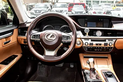 صورة 7 لـ 2017 Lexus ES-SERIES