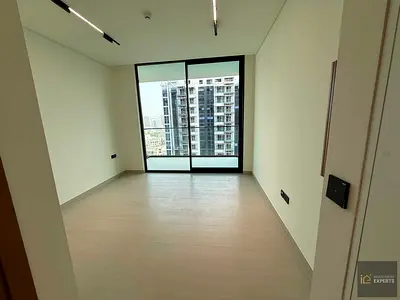 UNFURNISHED | VACANT | CITY VIEWS