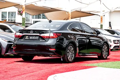 صورة 16 لـ 2017 Lexus ES-SERIES