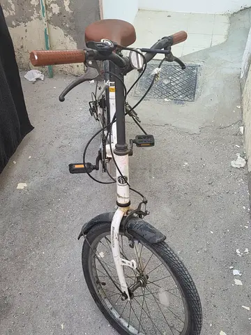 Used white folding/compact city bike - needs minor TLC