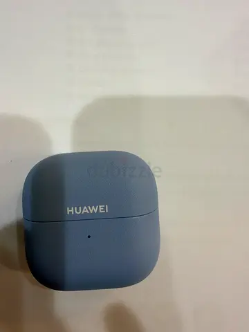 Huawei FreeBuds case with earbuds (good working condition)