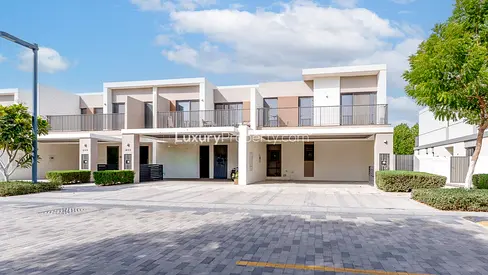 Vacant | Single Row | Landscaped Garden
