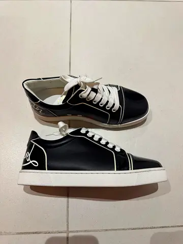 Black low-top sneakers with white sole - brand new size 36.5 UK 3.5