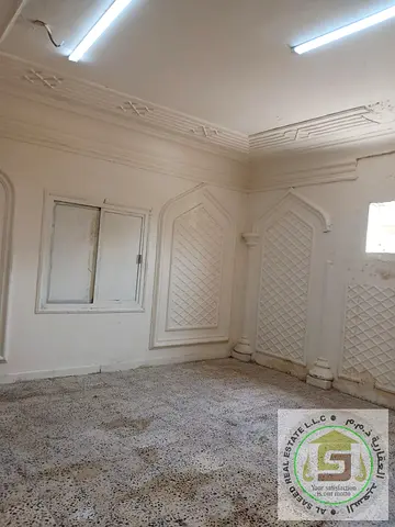 وحدة سكنية (غرفة وصالة) مع حمام ومطبخ خاصين متاحة للإيجار الشهري في فيلا مشتركة.