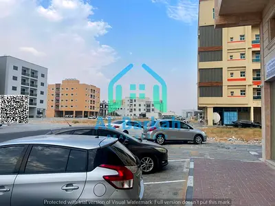 محل للإيجار السنوي في الجرف 3 | موقع استراتيجي على شارع رئيسي | فرصة مثالية لبدء أو توسعة نشاطك التجاري