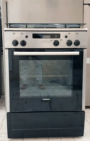 SIEMENS 60x60 gas cooker with 4burners